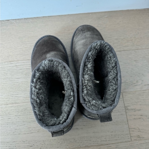 UGG Ultra Mini Boots - Picture 4 of 7